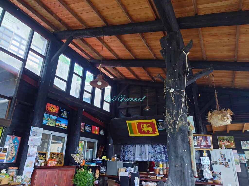 ラッキーランカ店内2 高い天井で広々空間