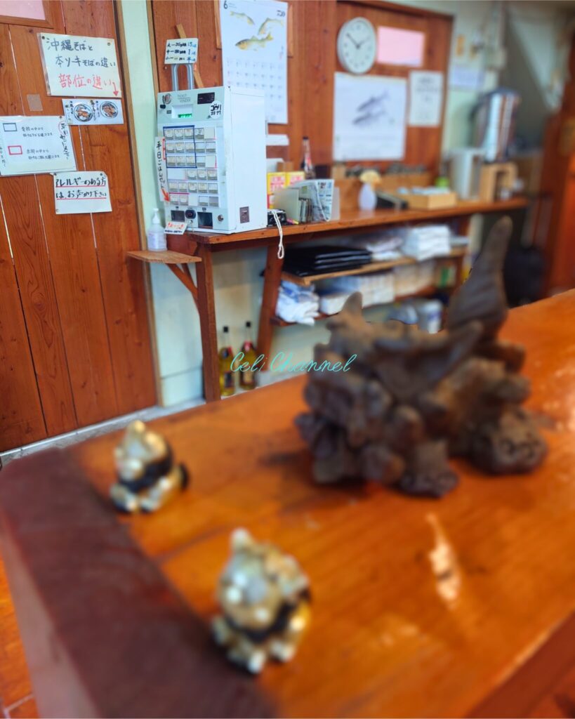 小禄 とらや 木灰そば 店内