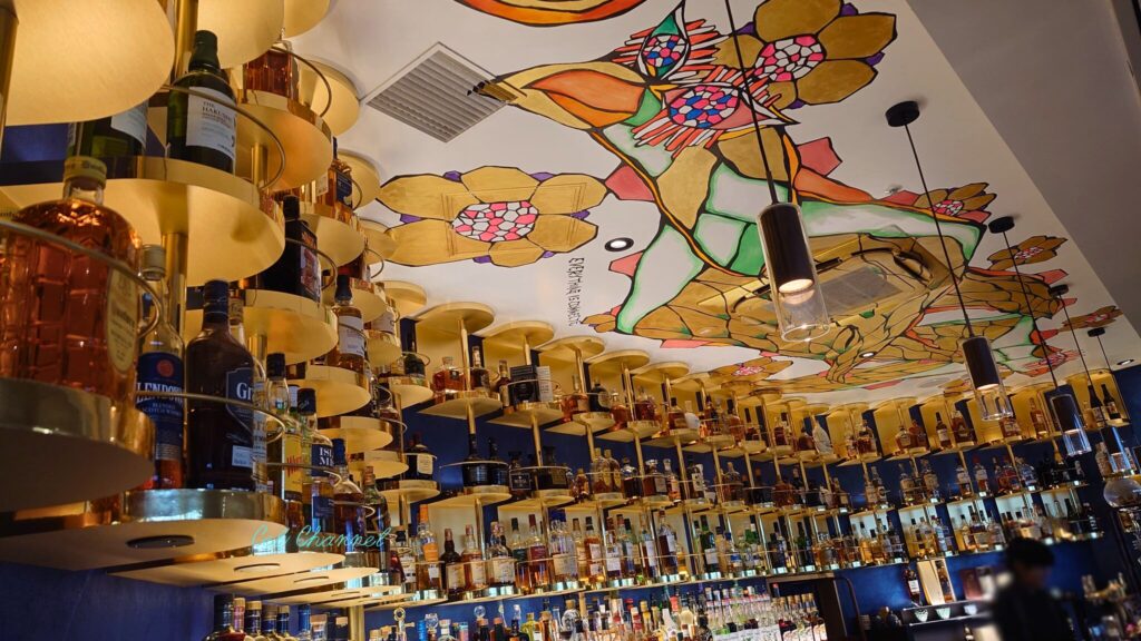那覇空港 お酒の博物館 ゴールドの棚