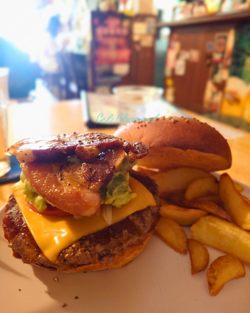 Zootons アボカドベーコンチーズバーガー