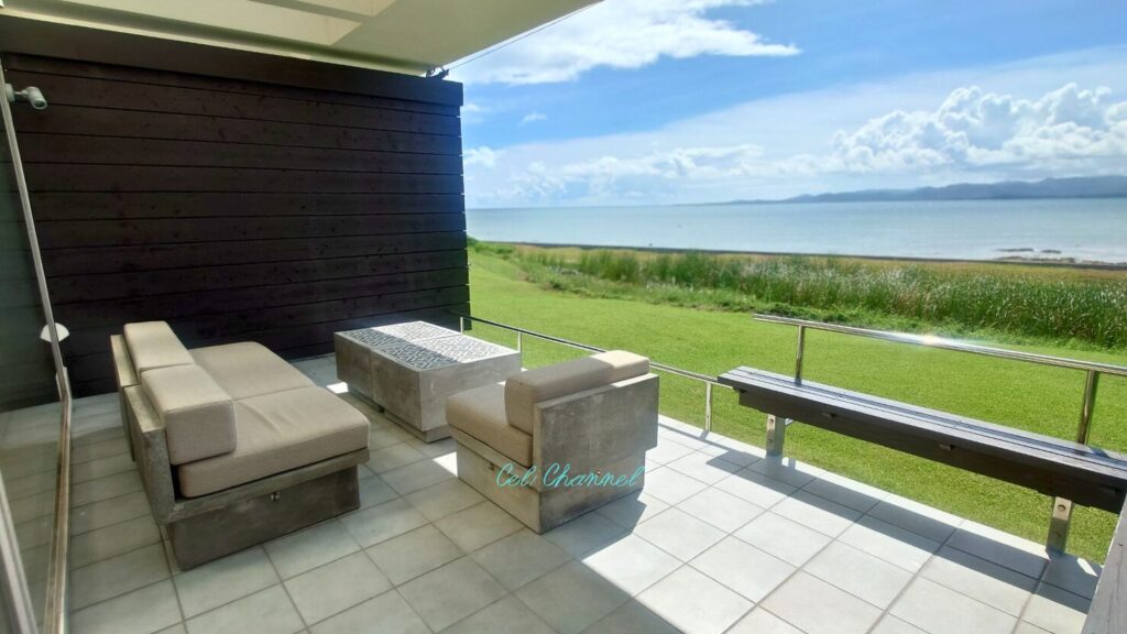 はいむるぶし オーシャンビューバススイート テラス ソファ