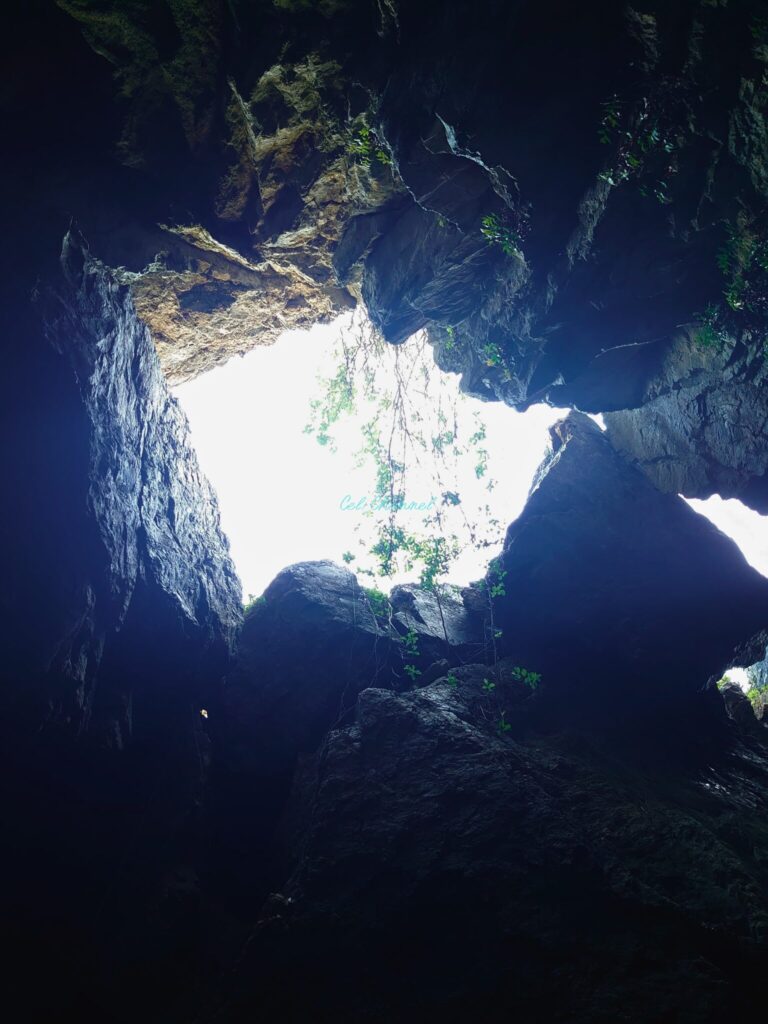 クマヤ洞窟　差し込む光