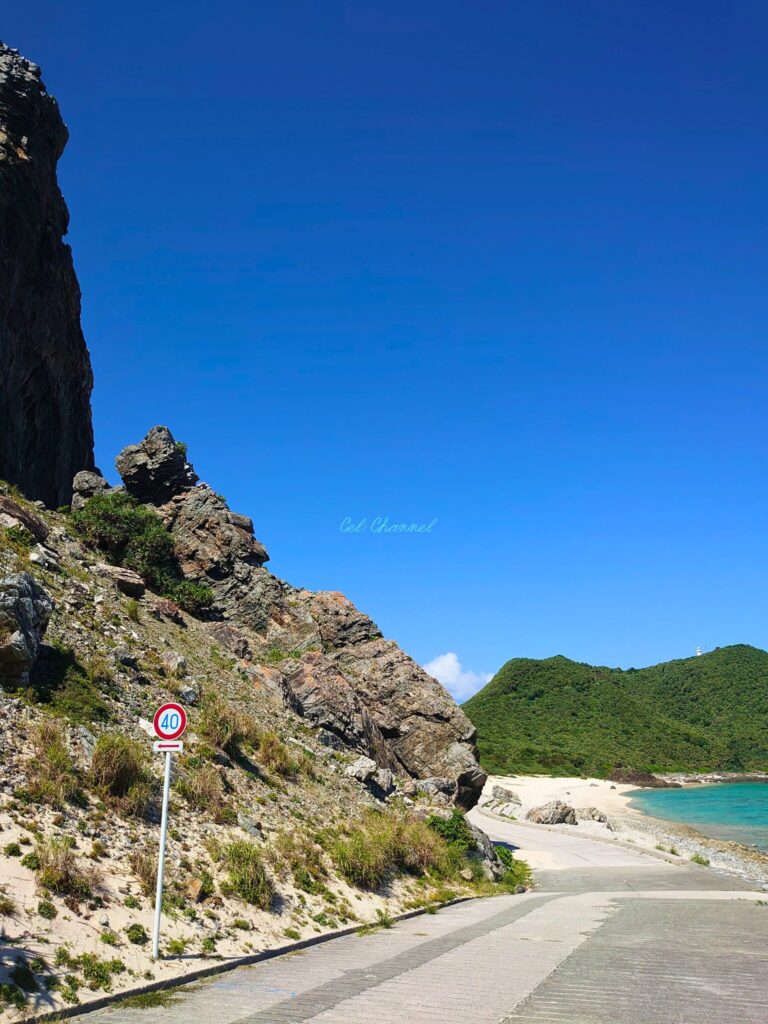 クマヤ洞窟前の道路