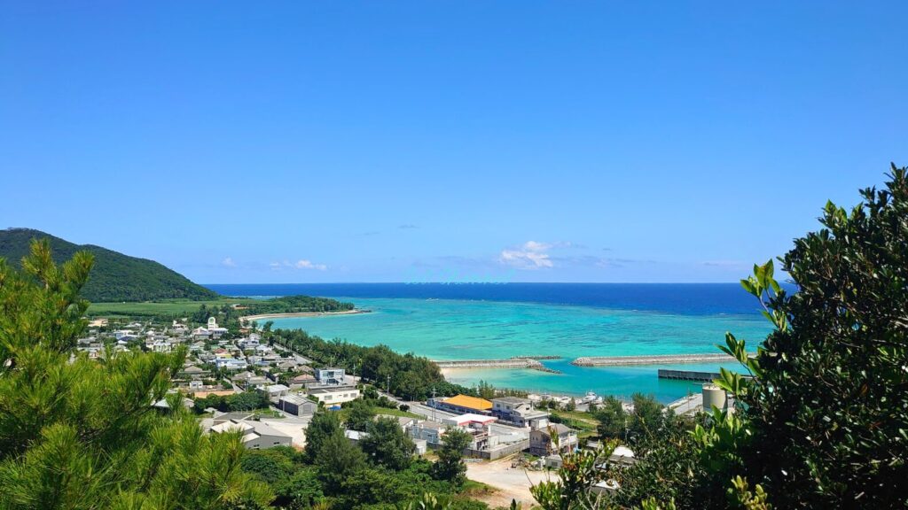 伊平屋・虎頭岩からの眺め