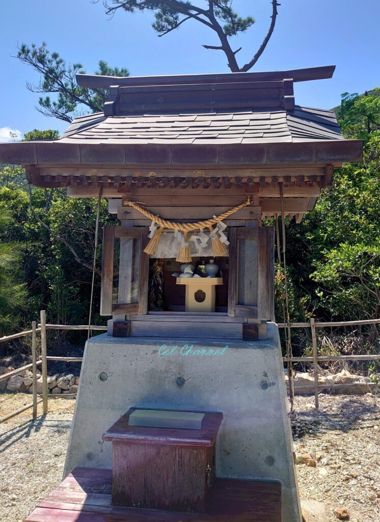 伊平屋天岩戸神社　祠