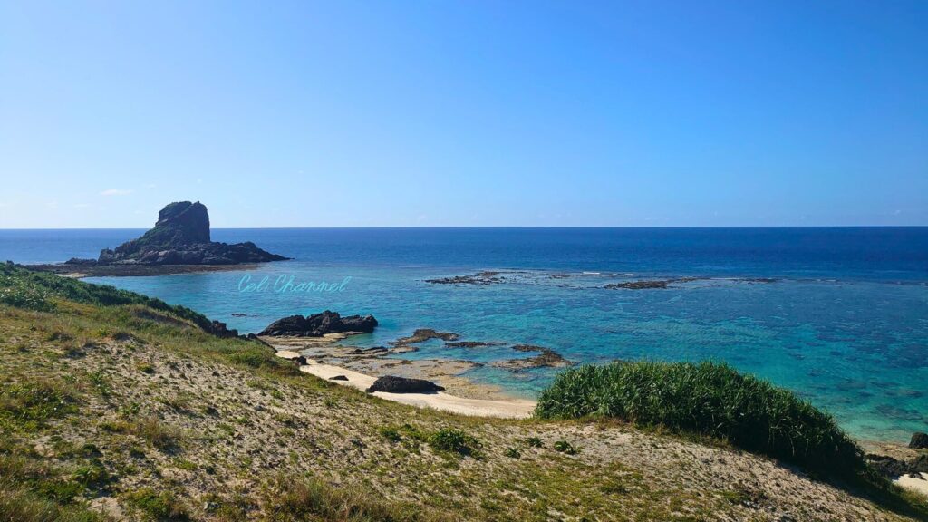 ヤヘー岩と伊平屋の海