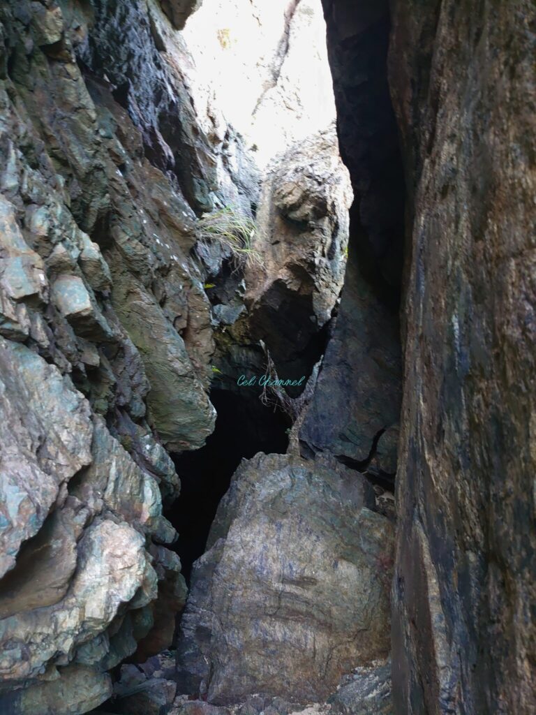 伊平屋　クマヤ洞窟入り口