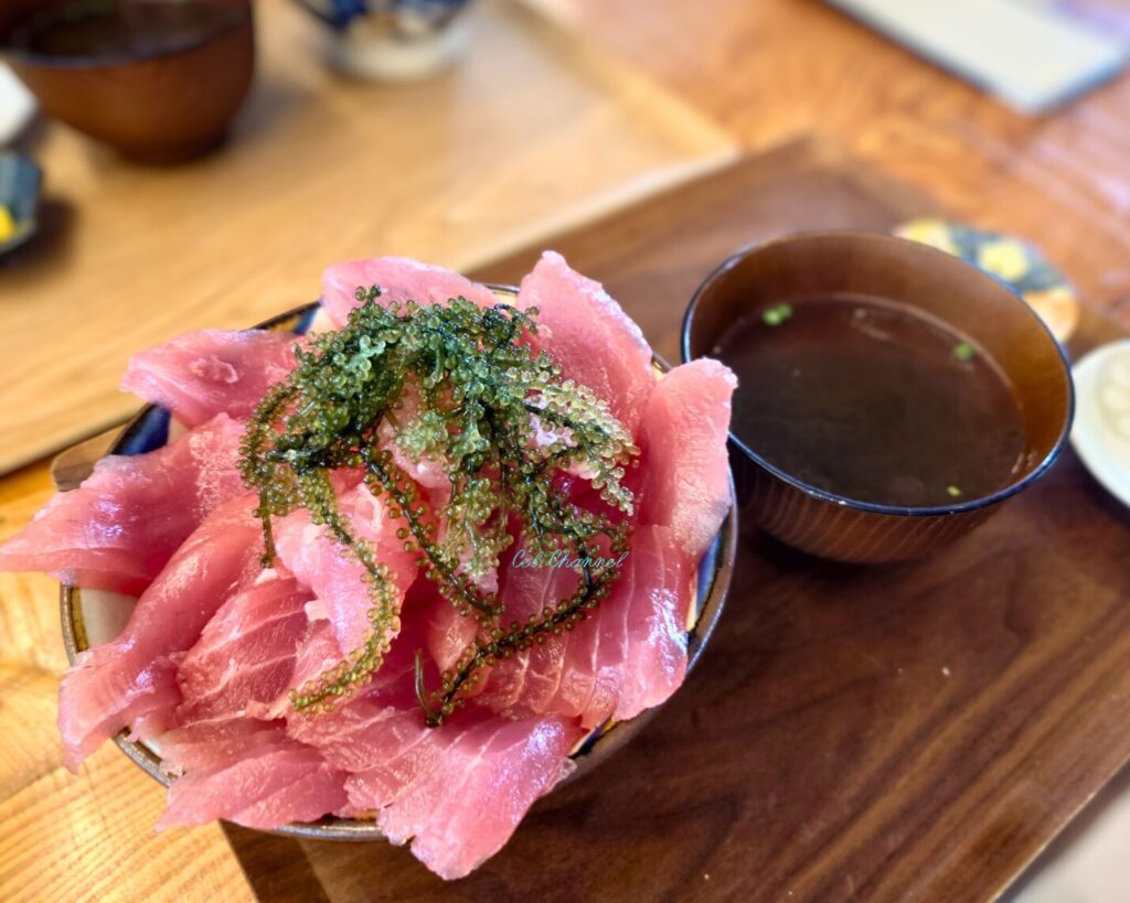 つなや丼ともずくスープ