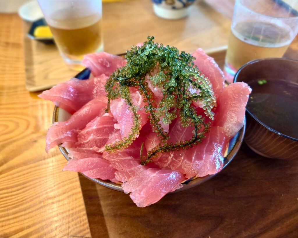 つなや丼と海ぶどう