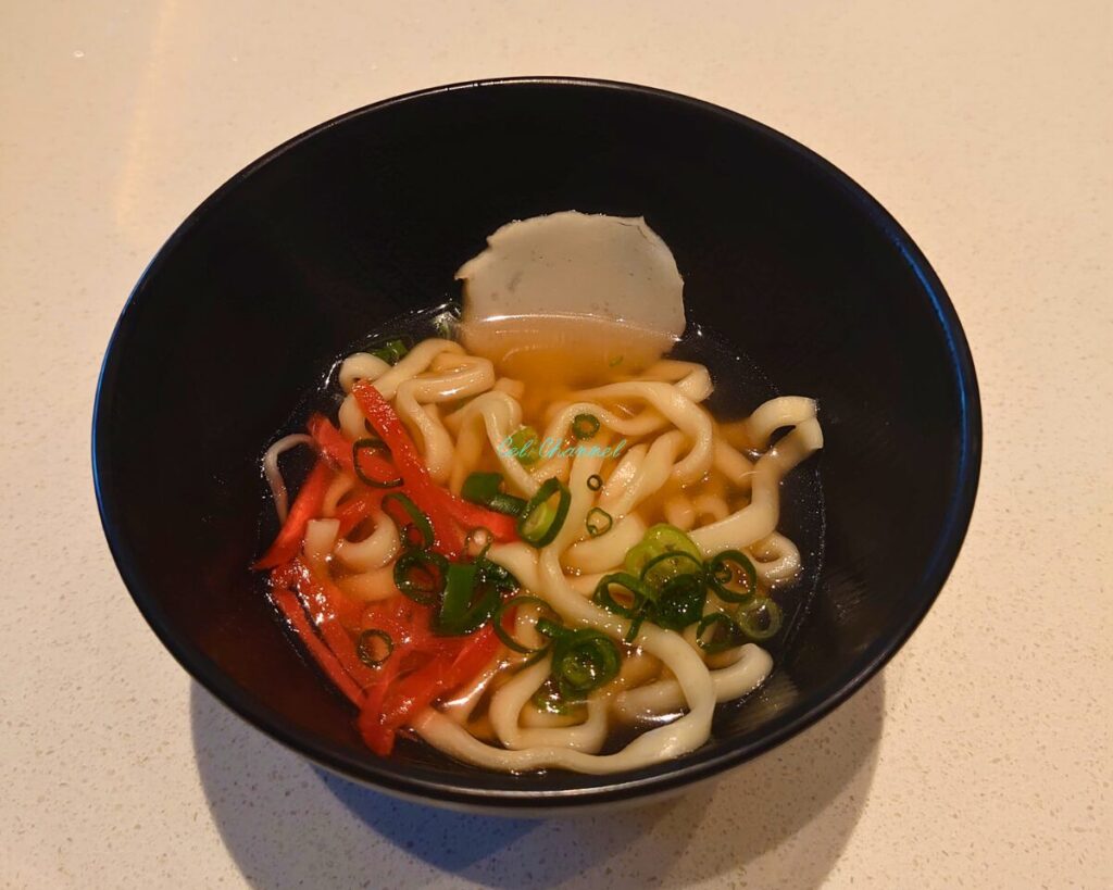 アイコニック那覇　朝ごはん　沖縄そば