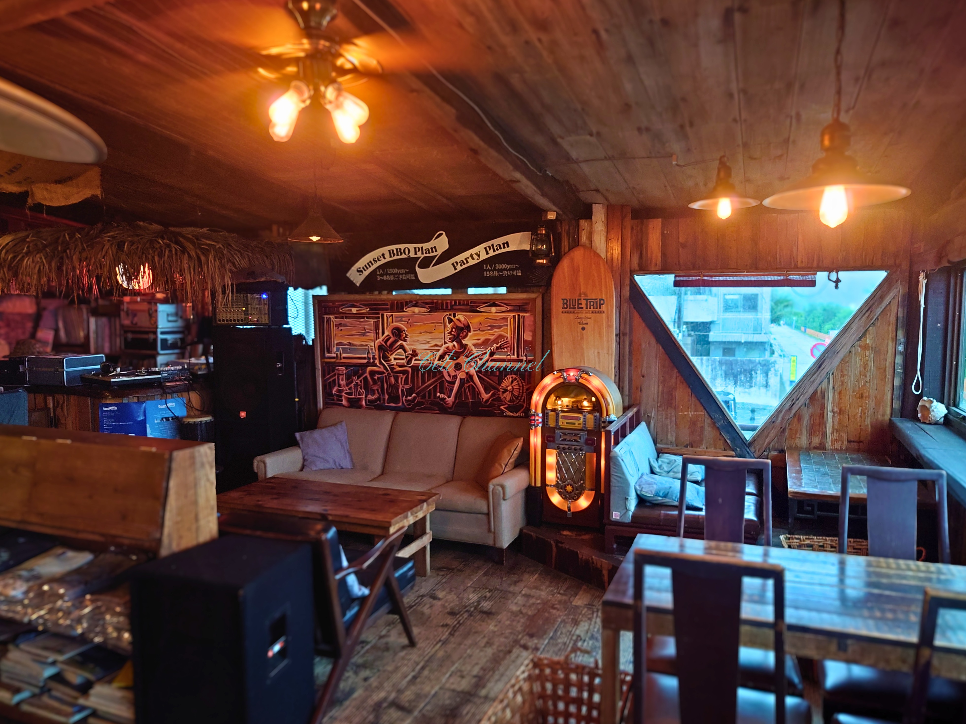 名護市　ブルートリップカフェ_店内全景