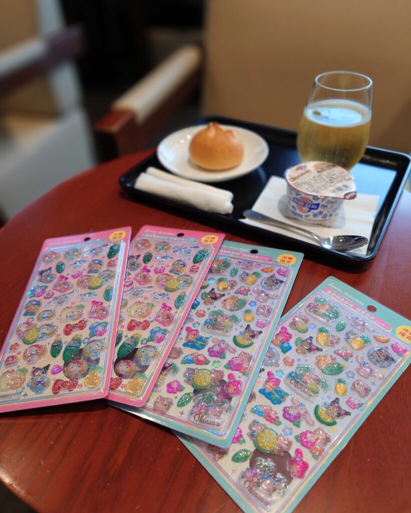 那覇空港の売店で購入した沖縄限定 ボンボンドロップシール サンリオキャラクターズ